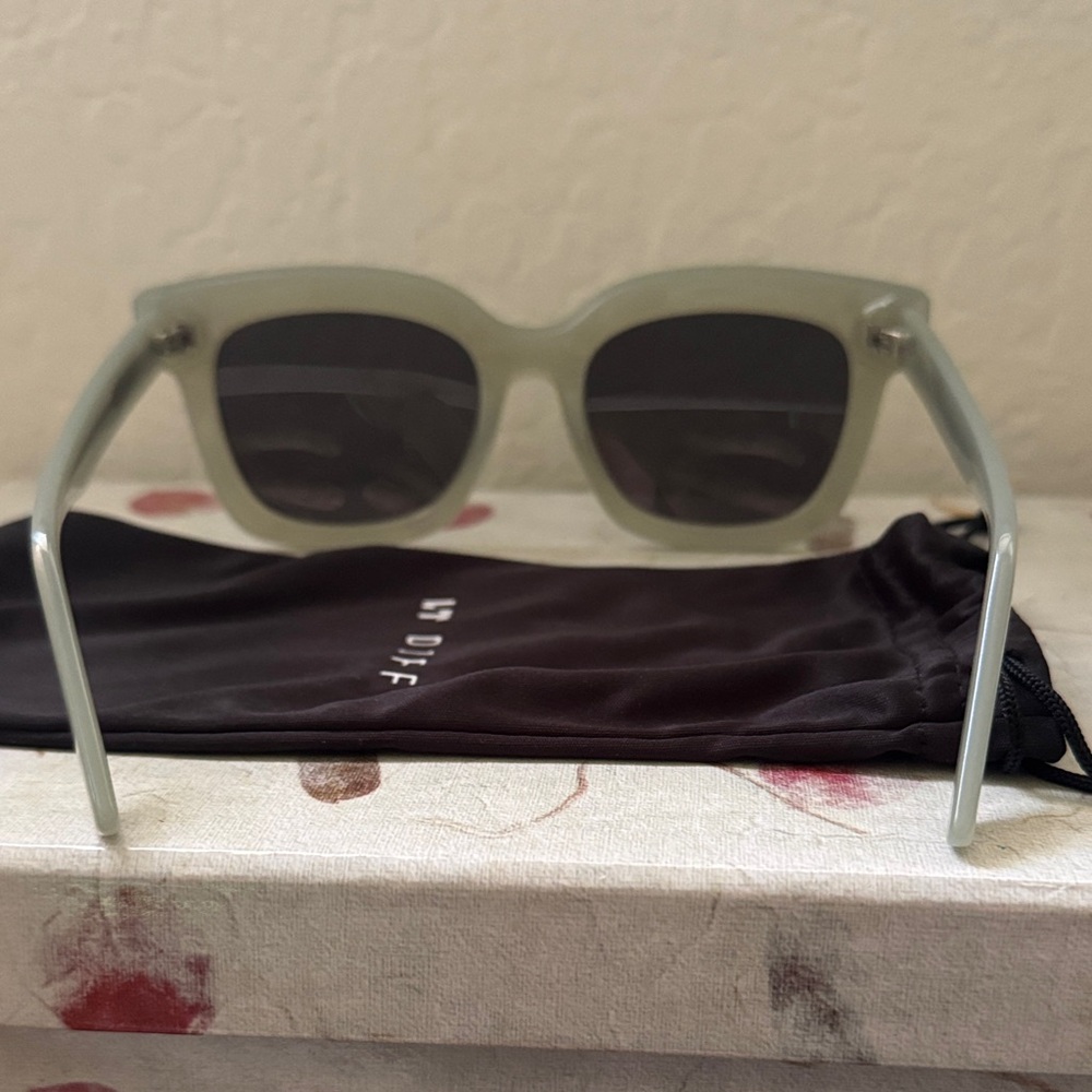 Diff Makay *Rare* Light Green Square Sunglasses - image 5